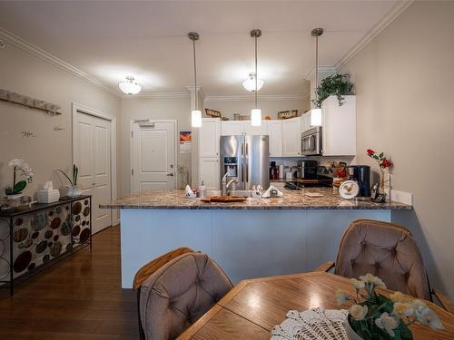 405-3010 35 Street, Vernon, BC - Indoor Photo Showing Kitchen With Upgraded Kitchen