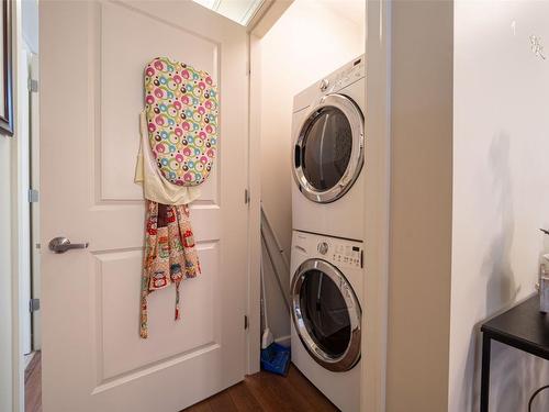 405-3010 35 Street, Vernon, BC - Indoor Photo Showing Laundry Room