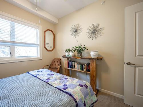 405-3010 35 Street, Vernon, BC - Indoor Photo Showing Bedroom