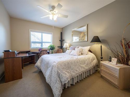 405-3010 35 Street, Vernon, BC - Indoor Photo Showing Bedroom