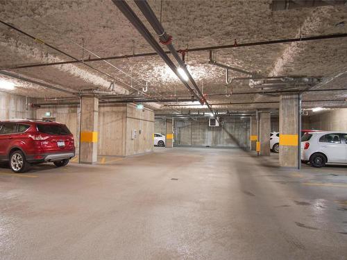 405-3010 35 Street, Vernon, BC - Indoor Photo Showing Garage