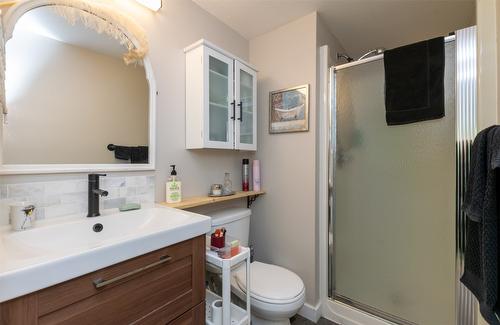 303-101 20Th Street, Salmon Arm, BC - Indoor Photo Showing Bathroom