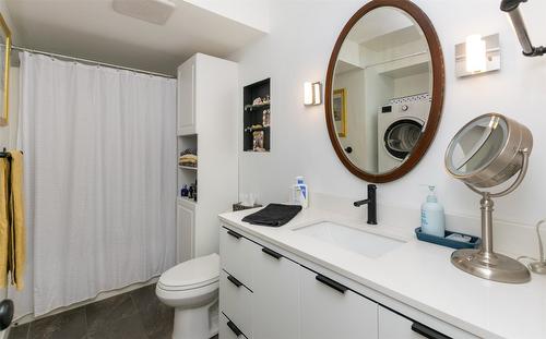 303-101 20Th Street, Salmon Arm, BC - Indoor Photo Showing Bathroom