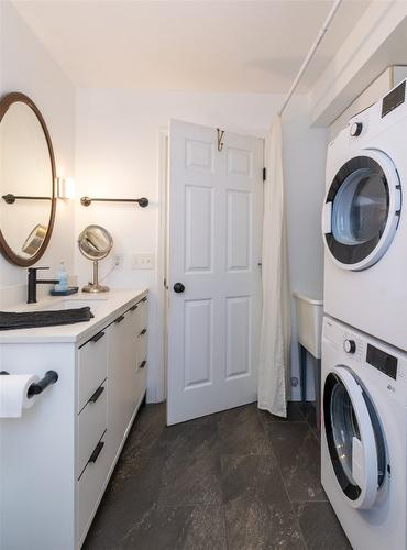 303-101 20Th Street, Salmon Arm, BC - Indoor Photo Showing Laundry Room