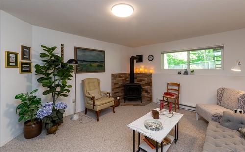 303-101 20Th Street, Salmon Arm, BC - Indoor Photo Showing Living Room With Fireplace