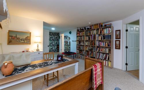 303-101 20Th Street, Salmon Arm, BC - Indoor Photo Showing Living Room