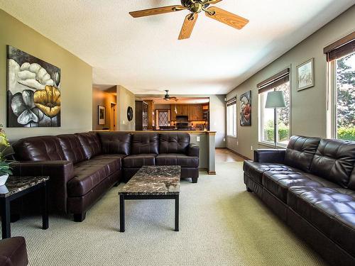 2430 Fairhall Road, Kelowna, BC - Indoor Photo Showing Living Room