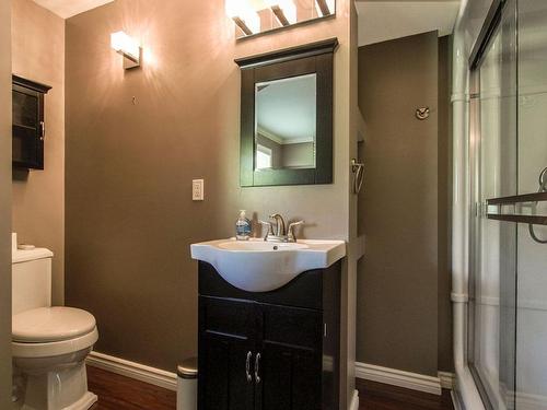 2430 Fairhall Road, Kelowna, BC - Indoor Photo Showing Bathroom