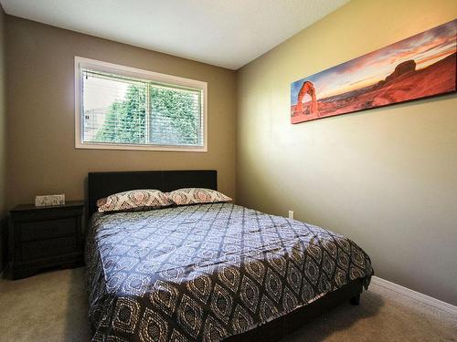 2430 Fairhall Road, Kelowna, BC - Indoor Photo Showing Bedroom