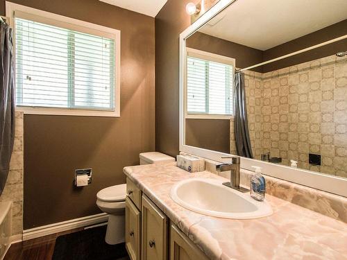 2430 Fairhall Road, Kelowna, BC - Indoor Photo Showing Bathroom