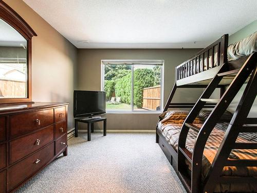 2430 Fairhall Road, Kelowna, BC - Indoor Photo Showing Bedroom