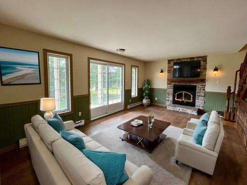 Living room - 1 Ch. Des Amoureux, Mont-Tremblant, QC - Indoor Photo Showing Living Room With Fireplace