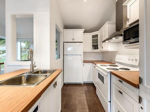 Kitchen - 131 Rue De Lévis, Bromont, QC - Indoor Photo Showing Kitchen With Double Sink