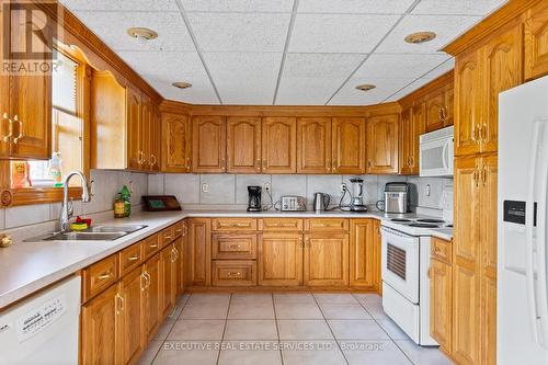 3670 3Rd Concession Road, Essex, ON - Indoor Photo Showing Kitchen With Double Sink