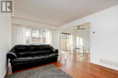 132 - 132 Baronwood Court, Brampton, ON - Indoor Photo Showing Living Room