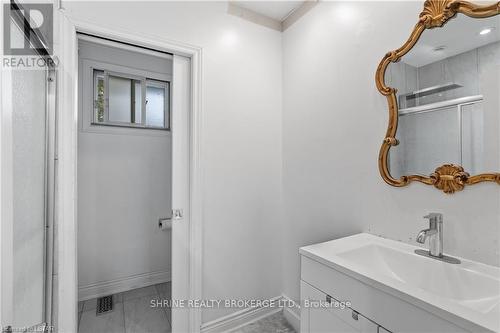 1155 Royal York Road, London, ON - Indoor Photo Showing Bathroom