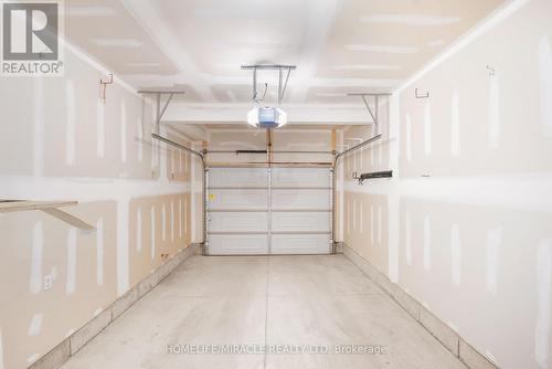 734 Freeport Street, London, ON - Indoor Photo Showing Garage