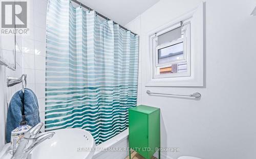 180 Lippincott Street, Toronto, ON - Indoor Photo Showing Bathroom