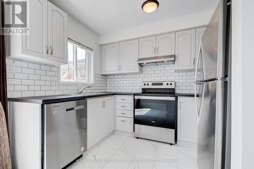 5438 Sweetgrass Gate, Mississauga, ON - Indoor Photo Showing Kitchen With Stainless Steel Kitchen