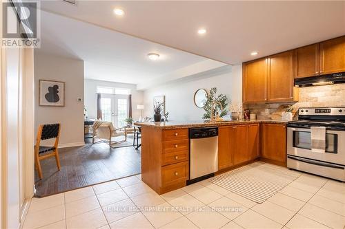 508 - 396 Plains Road E, Burlington, ON - Indoor Photo Showing Kitchen