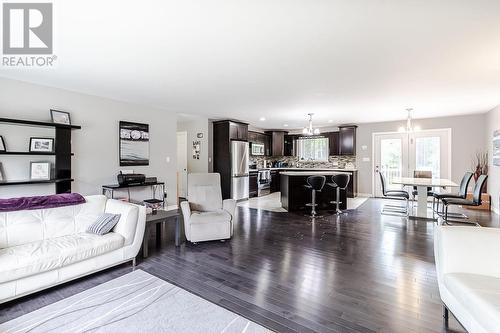 33 Parkewood Dr, Sault Ste Marie, ON - Indoor Photo Showing Living Room