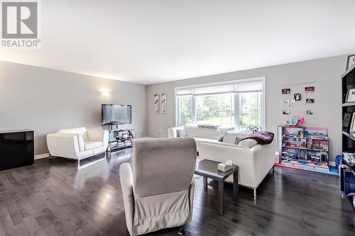 33 Parkewood Dr, Sault Ste Marie, ON - Indoor Photo Showing Living Room