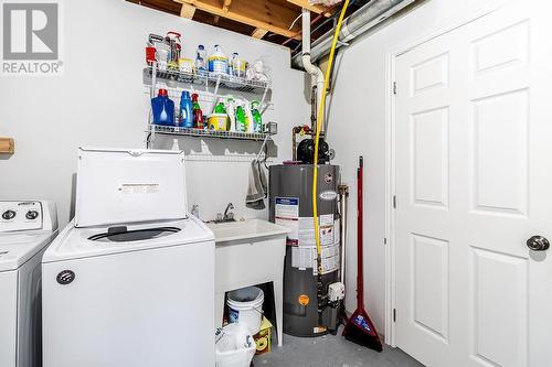 33 Parkewood Dr, Sault Ste Marie, ON - Indoor Photo Showing Laundry Room