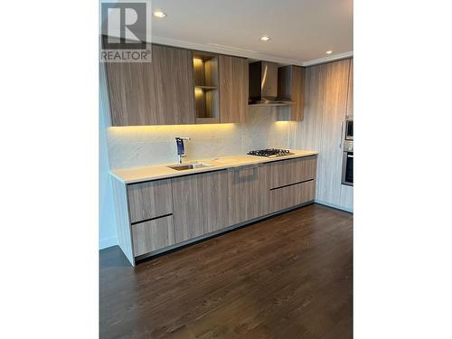 4720 Lougheed Highway, Burnaby, BC - Indoor Photo Showing Kitchen