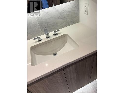 4720 Lougheed Highway, Burnaby, BC - Indoor Photo Showing Bathroom