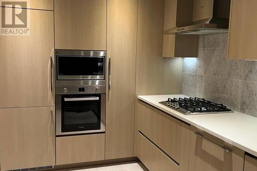 4720 Lougheed Highway, Burnaby, BC - Indoor Photo Showing Kitchen