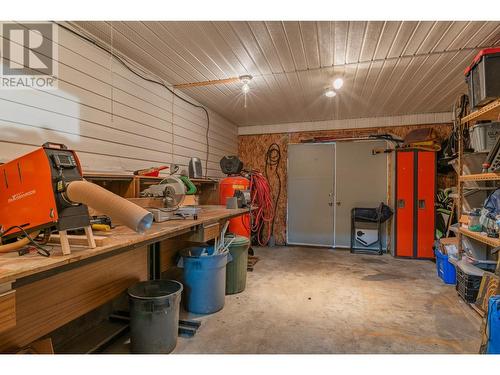 125 Mill Road, Fruitvale, BC - Indoor Photo Showing Garage