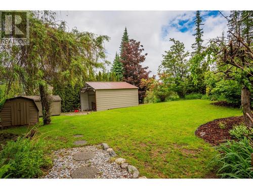 125 Mill Road, Fruitvale, BC - Outdoor With Backyard