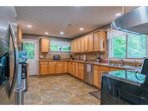 125 Mill Road, Fruitvale, BC - Indoor Photo Showing Kitchen With Double Sink