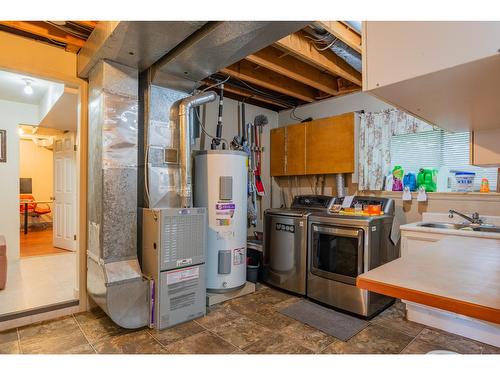 125 Mill Road, Fruitvale, BC - Indoor Photo Showing Basement