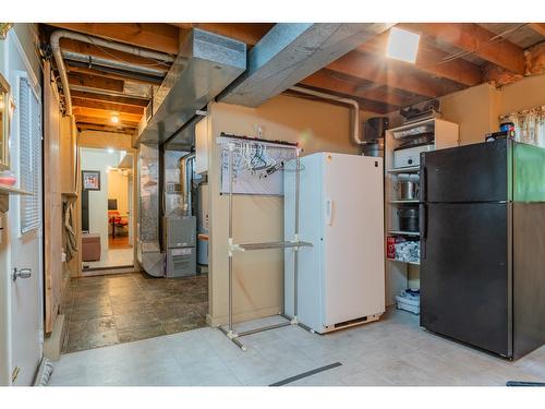 125 Mill Road, Fruitvale, BC - Indoor Photo Showing Basement