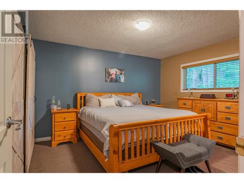 125 Mill Road, Fruitvale, BC - Indoor Photo Showing Bedroom