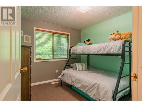 125 Mill Road, Fruitvale, BC - Indoor Photo Showing Bedroom