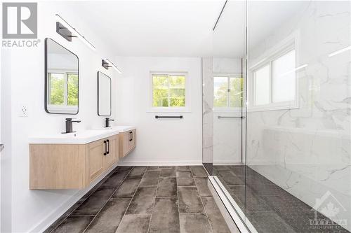43 Pittaway Avenue, Ottawa, ON - Indoor Photo Showing Bathroom