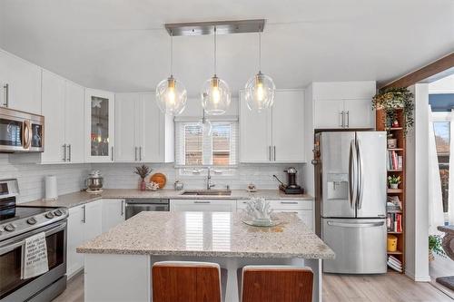 22 Paris Road, Brantford, ON - Indoor Photo Showing Kitchen With Stainless Steel Kitchen With Upgraded Kitchen