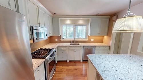 3 Rusholme Crescent, St. Catharines, ON - Indoor Photo Showing Kitchen