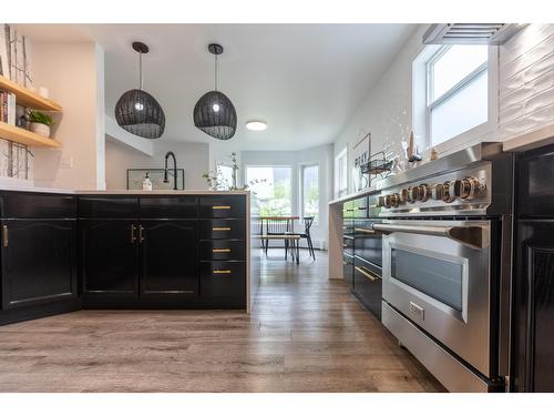 691 7Th Avenue, Fernie, BC - Indoor Photo Showing Kitchen