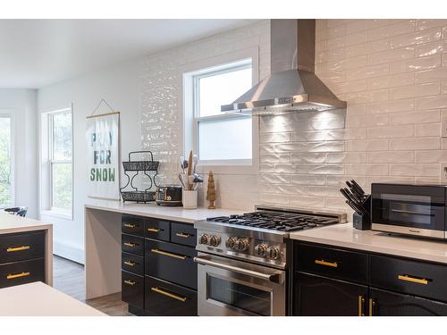 691 7Th Avenue, Fernie, BC - Indoor Photo Showing Kitchen With Upgraded Kitchen