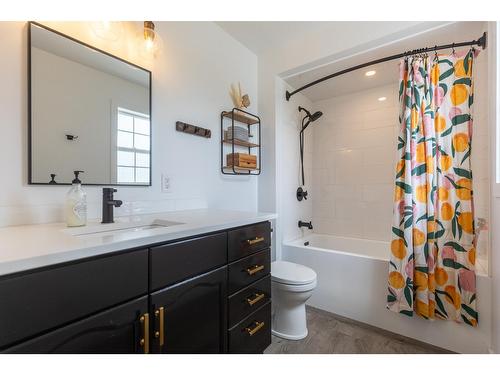 691 7Th Avenue, Fernie, BC - Indoor Photo Showing Bathroom