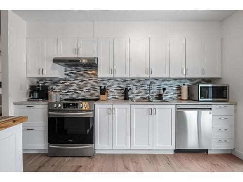 7496 Jackson Avenue, Radium Hot Springs, BC - Indoor Photo Showing Kitchen With Upgraded Kitchen