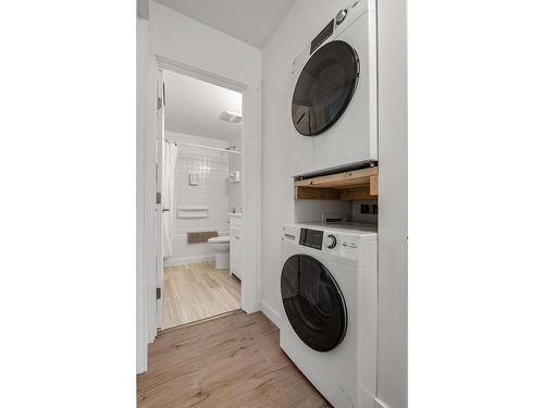 7496 Jackson Avenue, Radium Hot Springs, BC - Indoor Photo Showing Laundry Room