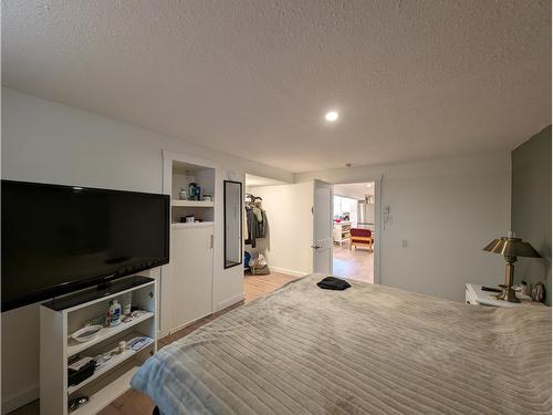 7496 Jackson Avenue, Radium Hot Springs, BC - Indoor Photo Showing Bedroom