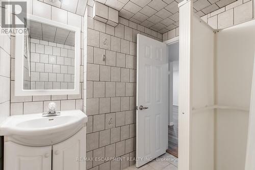 1223 Dunsmure Road, Hamilton (Mcquesten), ON - Indoor Photo Showing Bathroom