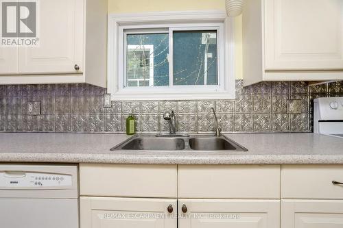 122 Main Street S, Guelph/Eramosa, ON - Indoor Photo Showing Kitchen With Double Sink