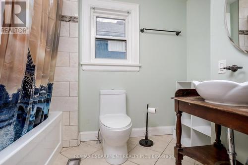 122 Main Street S, Guelph/Eramosa, ON - Indoor Photo Showing Bathroom