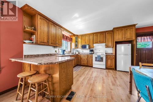 4932 Fly Road, Lincoln, ON - Indoor Photo Showing Kitchen With Double Sink